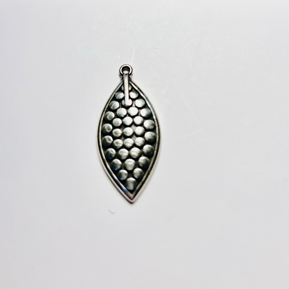 Pebble Leaf Silver plated Pendant - Picture 2 of 5